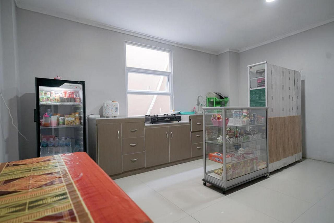 Urbanview Hotel Bari Syariah Palembang By Reddoorz Exterior photo