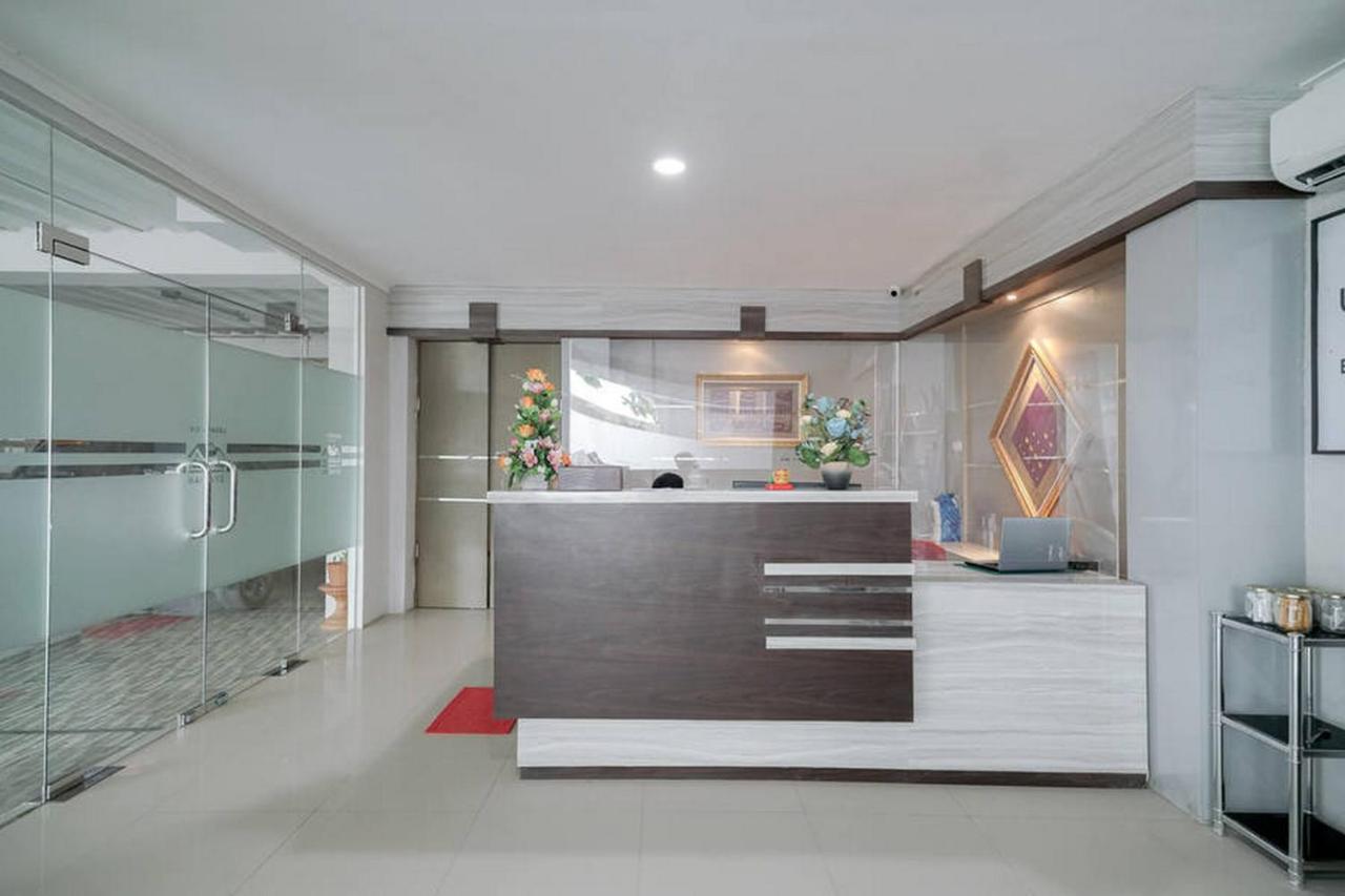 Urbanview Hotel Bari Syariah Palembang By Reddoorz Exterior photo