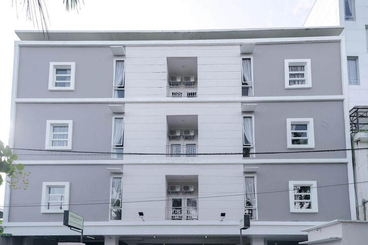 Urbanview Hotel Bari Syariah Palembang By Reddoorz Exterior photo