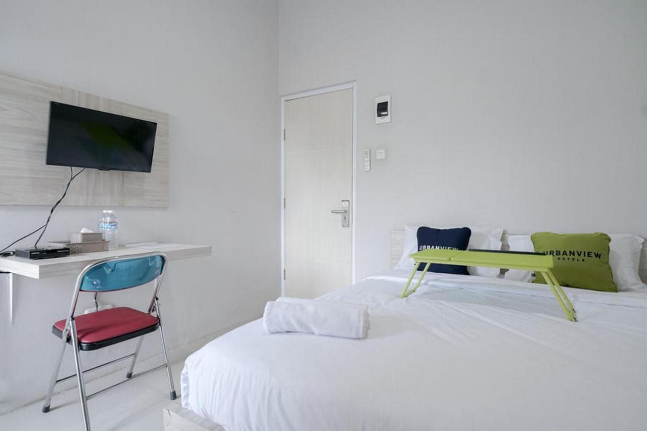 Urbanview Hotel Bari Syariah Palembang By Reddoorz Exterior photo