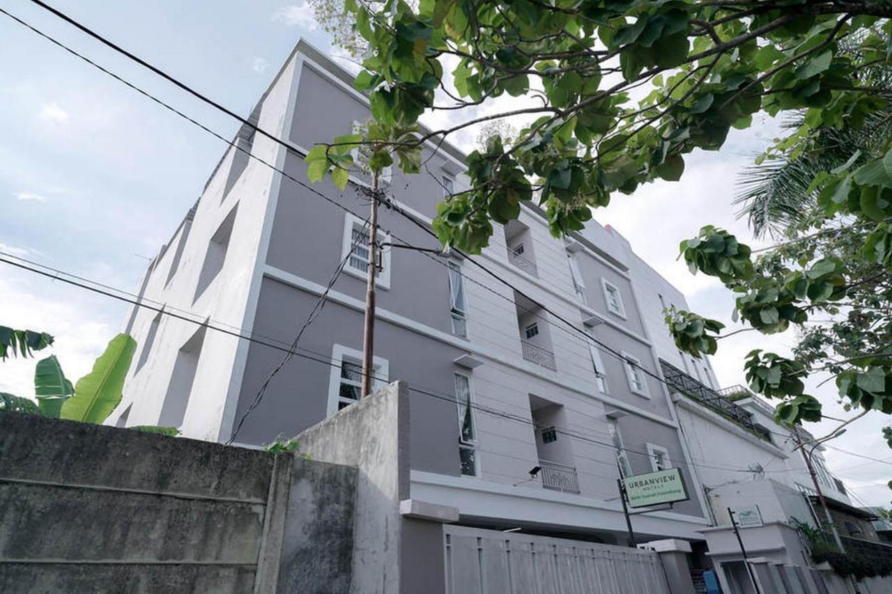 Urbanview Hotel Bari Syariah Palembang By Reddoorz Exterior photo
